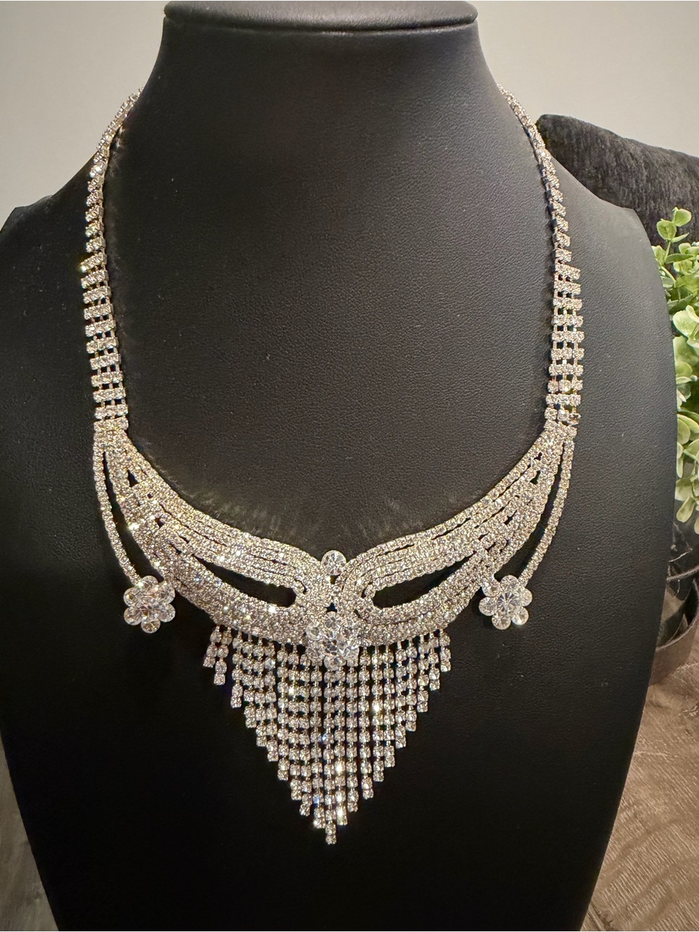 Elegant Crystal Fringe Statement Necklace - Silver